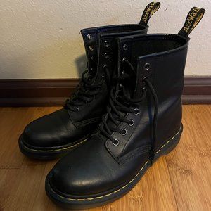 Classic Dr. Martens Lace Up 1460 Black Smooth Leather Size US Womens 7 Boot